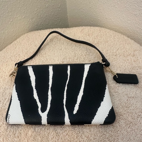 Coach Zebra Black and White Crossgrain Leather Corner Zip Wristlet - Picture 6 of 10